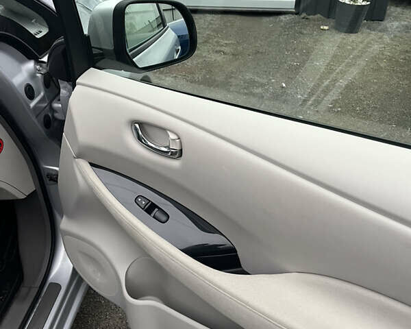 Серый Ниссан Лиф, объемом двигателя 0 л и пробегом 170 тыс. км за 5300 $, фото 12 на Automoto.ua