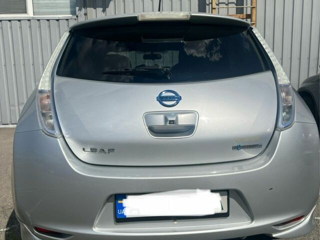 Серый Ниссан Лиф, объемом двигателя 1.6 л и пробегом 107 тыс. км за 5600 $, фото 4 на Automoto.ua