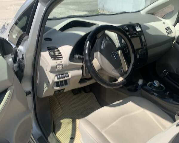 Сірий Ніссан Ліф, об'ємом двигуна 0 л та пробігом 150 тис. км за 5500 $, фото 2 на Automoto.ua