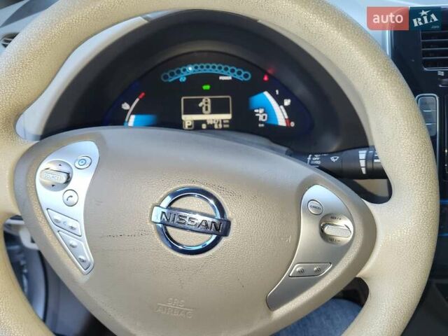 Серый Ниссан Лиф, объемом двигателя 0 л и пробегом 98 тыс. км за 3800 $, фото 13 на Automoto.ua