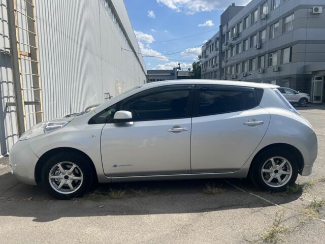 Серый Ниссан Лиф, объемом двигателя 1.6 л и пробегом 107 тыс. км за 5600 $, фото 3 на Automoto.ua