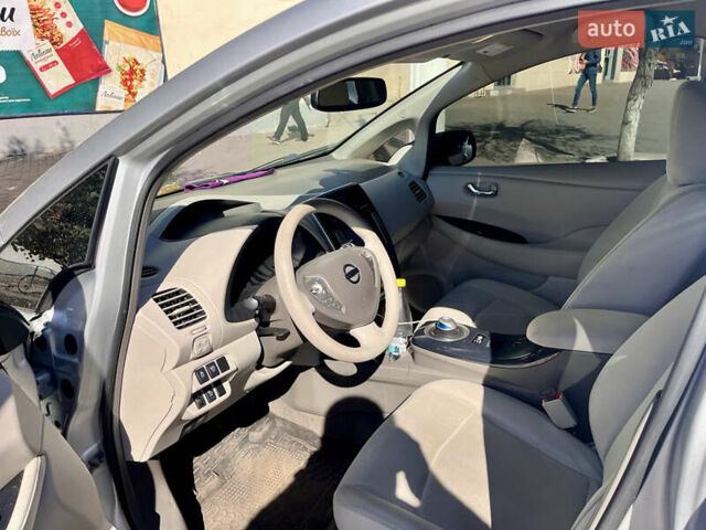 Серый Ниссан Лиф, объемом двигателя 0 л и пробегом 130 тыс. км за 9999 $, фото 5 на Automoto.ua