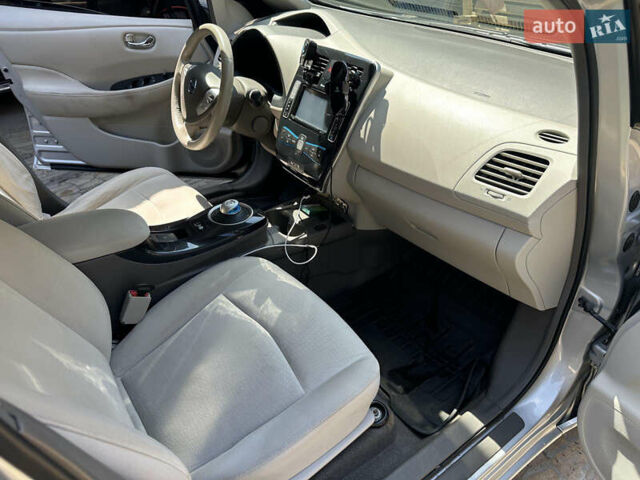 Сірий Ніссан Ліф, об'ємом двигуна 0 л та пробігом 115 тис. км за 5200 $, фото 23 на Automoto.ua