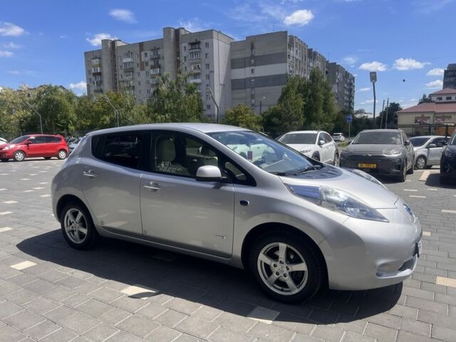 Серый Ниссан Лиф, объемом двигателя 0 л и пробегом 86 тыс. км за 5300 $, фото 7 на Automoto.ua