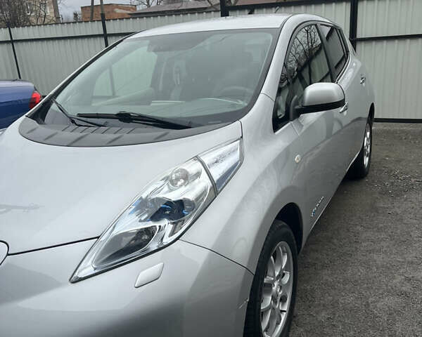 Серый Ниссан Лиф, объемом двигателя 0 л и пробегом 170 тыс. км за 5300 $, фото 2 на Automoto.ua