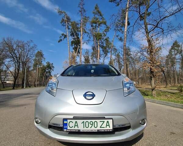 Серый Ниссан Лиф, объемом двигателя 0 л и пробегом 170 тыс. км за 8000 $, фото 4 на Automoto.ua