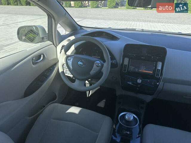 Сірий Ніссан Ліф, об'ємом двигуна 0 л та пробігом 132 тис. км за 5500 $, фото 39 на Automoto.ua