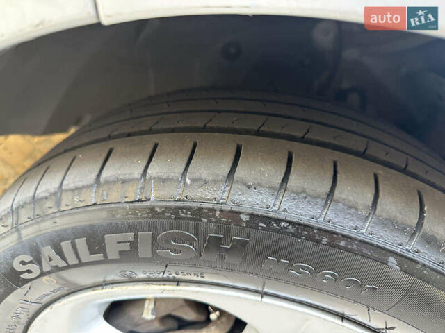 Сірий Ніссан Ліф, об'ємом двигуна 0 л та пробігом 115 тис. км за 5200 $, фото 25 на Automoto.ua