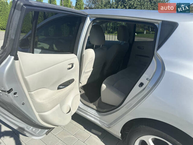 Сірий Ніссан Ліф, об'ємом двигуна 0 л та пробігом 132 тис. км за 5500 $, фото 33 на Automoto.ua