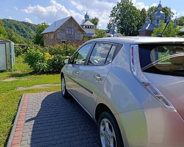 Серый Ниссан Лиф, объемом двигателя 0 л и пробегом 98 тыс. км за 5150 $, фото 2 на Automoto.ua