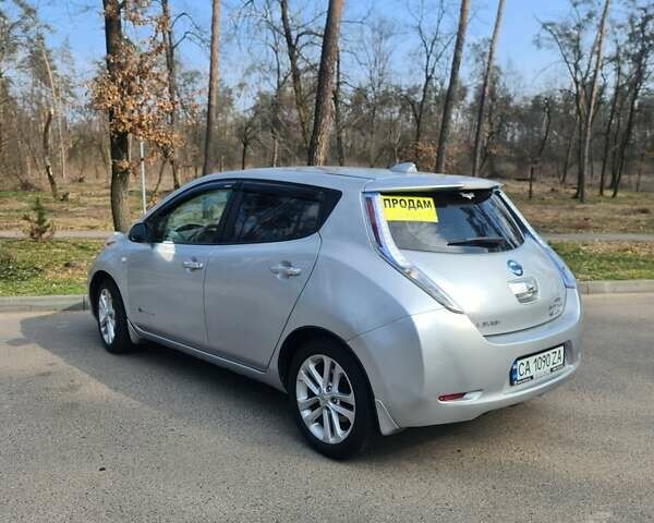 Серый Ниссан Лиф, объемом двигателя 0 л и пробегом 170 тыс. км за 8000 $, фото 8 на Automoto.ua