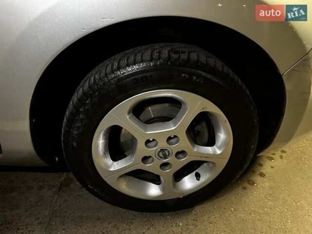 Серый Ниссан Лиф, объемом двигателя 0 л и пробегом 101 тыс. км за 4500 $, фото 12 на Automoto.ua