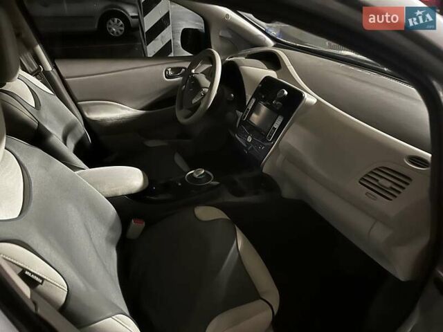 Серый Ниссан Лиф, объемом двигателя 0 л и пробегом 101 тыс. км за 4500 $, фото 7 на Automoto.ua