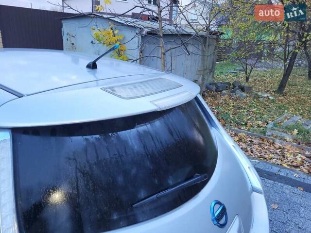 Серый Ниссан Лиф, объемом двигателя 0 л и пробегом 98 тыс. км за 3800 $, фото 7 на Automoto.ua