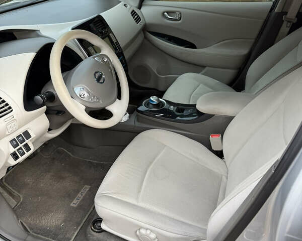 Серый Ниссан Лиф, объемом двигателя 0 л и пробегом 121 тыс. км за 4600 $, фото 12 на Automoto.ua