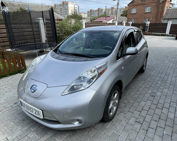 Серый Ниссан Лиф, объемом двигателя 0 л и пробегом 127 тыс. км за 5800 $, фото 2 на Automoto.ua