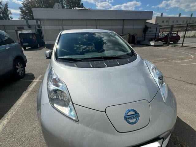 Серый Ниссан Лиф, объемом двигателя 1.6 л и пробегом 107 тыс. км за 5600 $, фото 2 на Automoto.ua