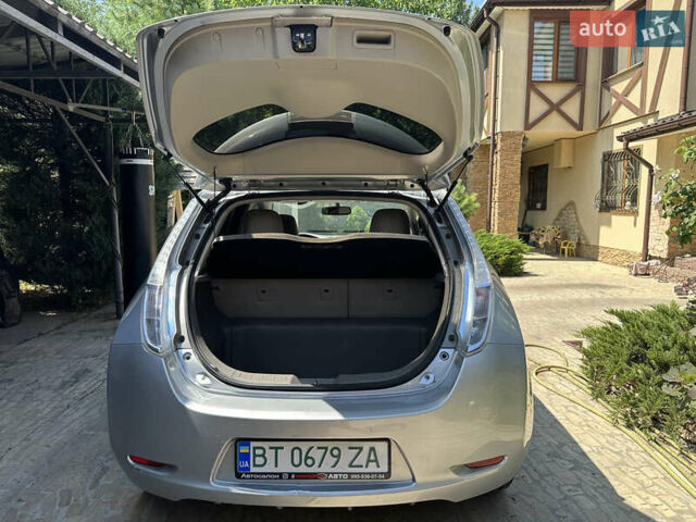 Сірий Ніссан Ліф, об'ємом двигуна 0 л та пробігом 115 тис. км за 5200 $, фото 7 на Automoto.ua