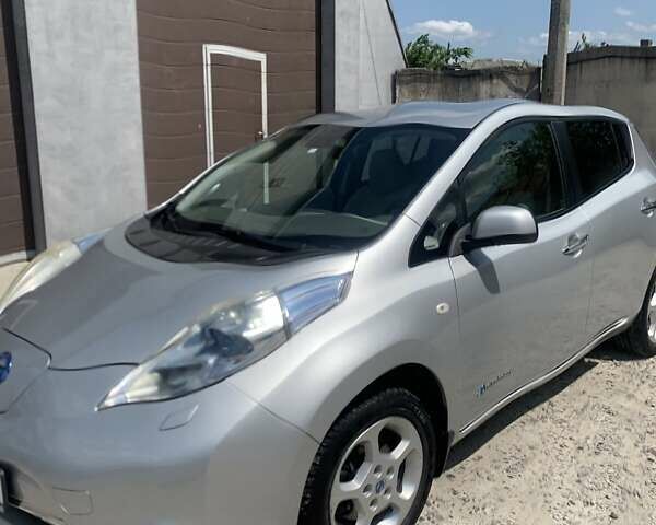 Сірий Ніссан Ліф, об'ємом двигуна 0 л та пробігом 150 тис. км за 5500 $, фото 3 на Automoto.ua