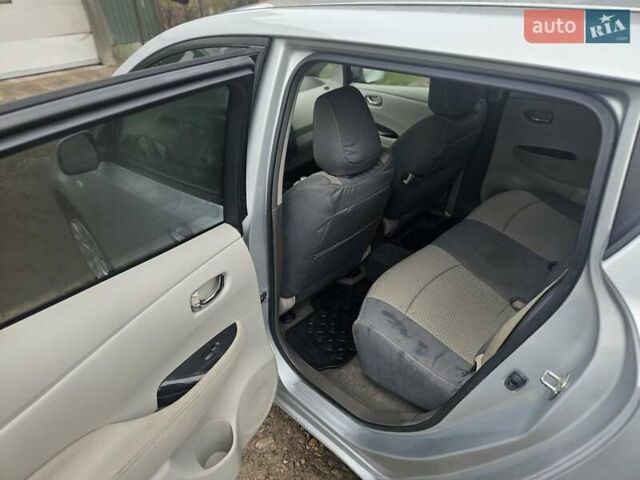 Серый Ниссан Лиф, объемом двигателя 0 л и пробегом 140 тыс. км за 4500 $, фото 10 на Automoto.ua