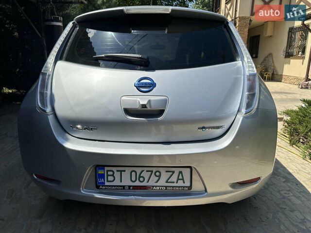 Сірий Ніссан Ліф, об'ємом двигуна 0 л та пробігом 115 тис. км за 5200 $, фото 5 на Automoto.ua