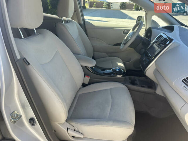 Сірий Ніссан Ліф, об'ємом двигуна 0 л та пробігом 132 тис. км за 5500 $, фото 44 на Automoto.ua