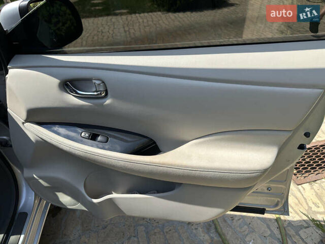 Сірий Ніссан Ліф, об'ємом двигуна 0 л та пробігом 115 тис. км за 5200 $, фото 22 на Automoto.ua