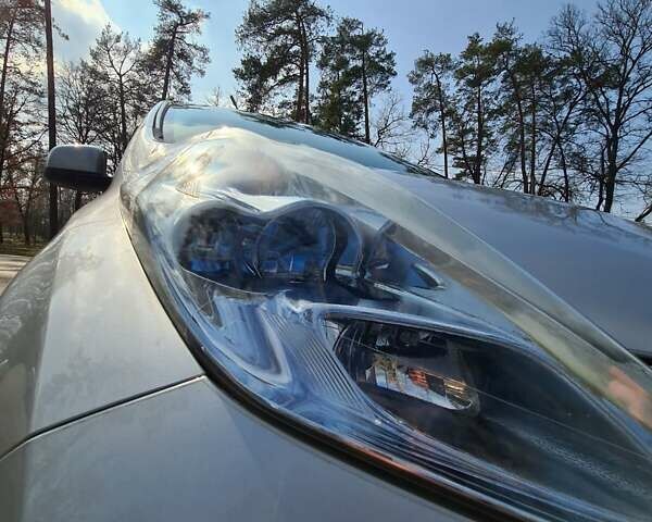 Серый Ниссан Лиф, объемом двигателя 0 л и пробегом 170 тыс. км за 8000 $, фото 12 на Automoto.ua