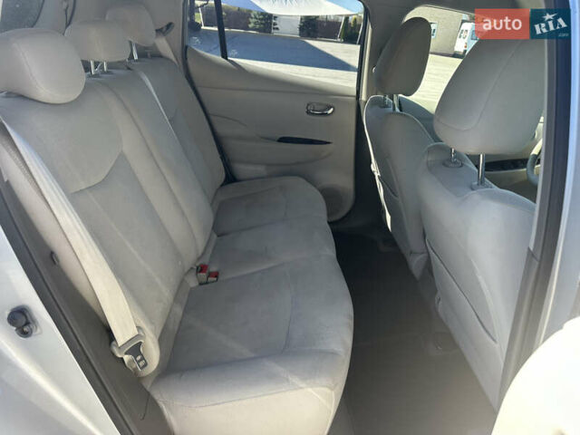 Сірий Ніссан Ліф, об'ємом двигуна 0 л та пробігом 132 тис. км за 5500 $, фото 38 на Automoto.ua