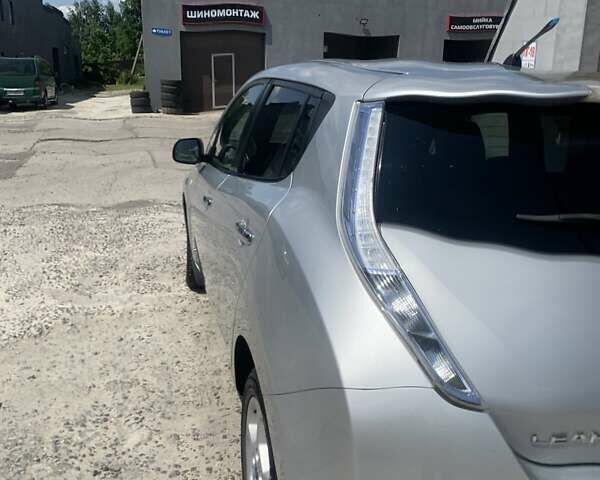 Сірий Ніссан Ліф, об'ємом двигуна 0 л та пробігом 150 тис. км за 5500 $, фото 4 на Automoto.ua