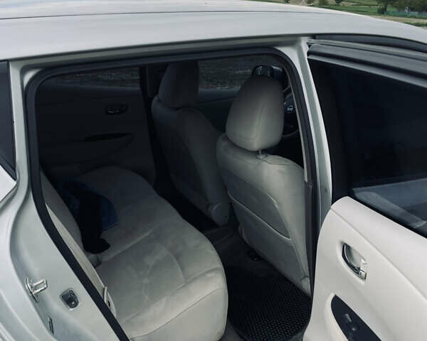 Сірий Ніссан Ліф, об'ємом двигуна 0 л та пробігом 160 тис. км за 4999 $, фото 8 на Automoto.ua