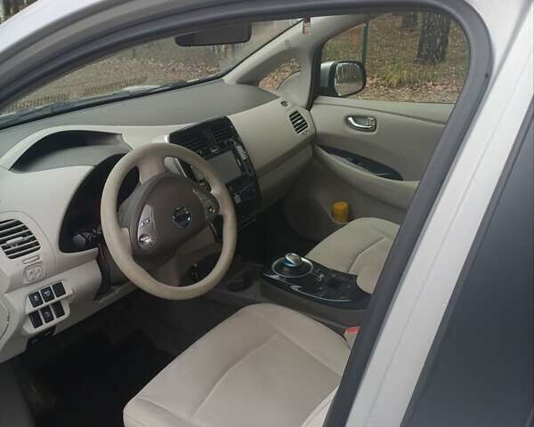 Серый Ниссан Лиф, объемом двигателя 0 л и пробегом 118 тыс. км за 5000 $, фото 5 на Automoto.ua