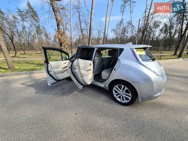 Серый Ниссан Лиф, объемом двигателя 0 л и пробегом 170 тыс. км за 8000 $, фото 9 на Automoto.ua