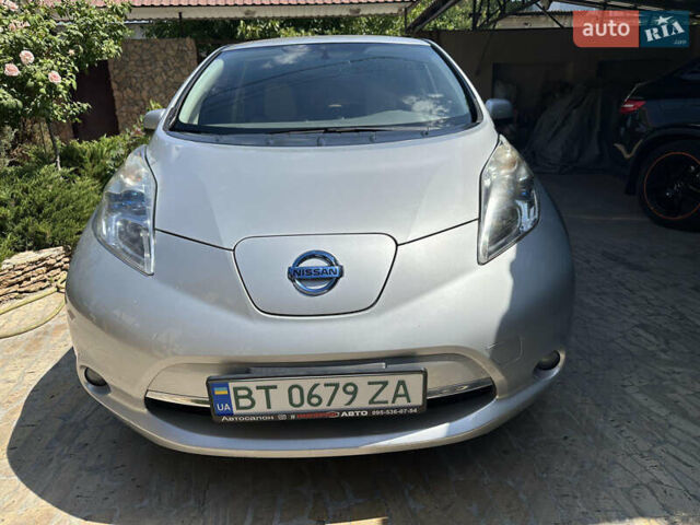 Сірий Ніссан Ліф, об'ємом двигуна 0 л та пробігом 115 тис. км за 5200 $, фото 1 на Automoto.ua