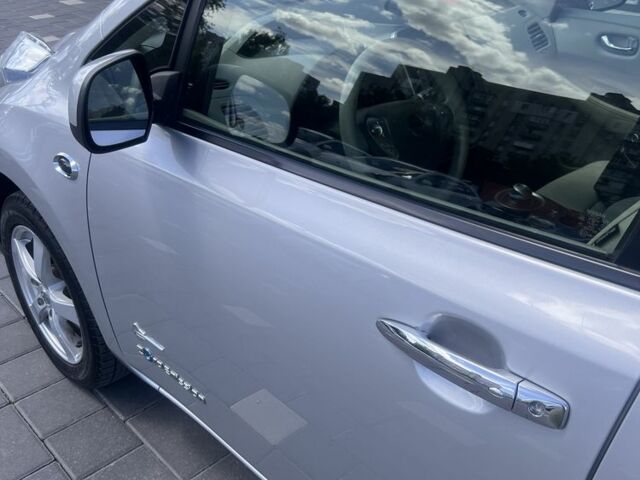 Серый Ниссан Лиф, объемом двигателя 0 л и пробегом 86 тыс. км за 5300 $, фото 9 на Automoto.ua