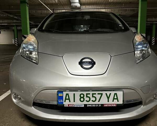 Серый Ниссан Лиф, объемом двигателя 0 л и пробегом 101 тыс. км за 4500 $, фото 3 на Automoto.ua