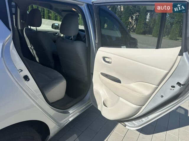 Сірий Ніссан Ліф, об'ємом двигуна 0 л та пробігом 132 тис. км за 5500 $, фото 36 на Automoto.ua