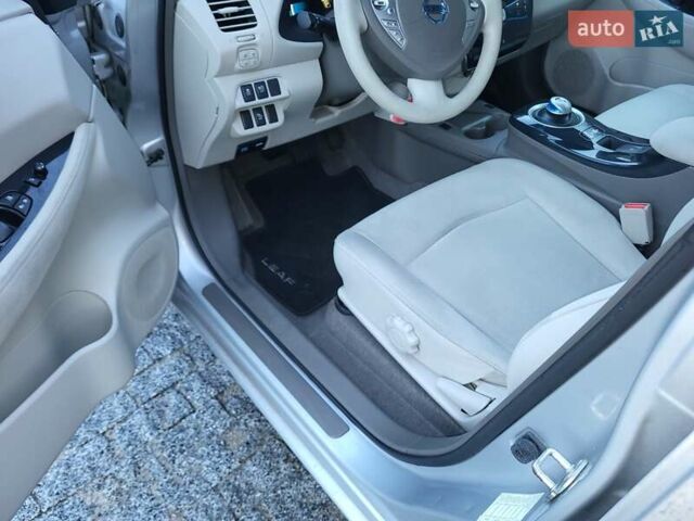 Серый Ниссан Лиф, объемом двигателя 0 л и пробегом 98 тыс. км за 3800 $, фото 4 на Automoto.ua