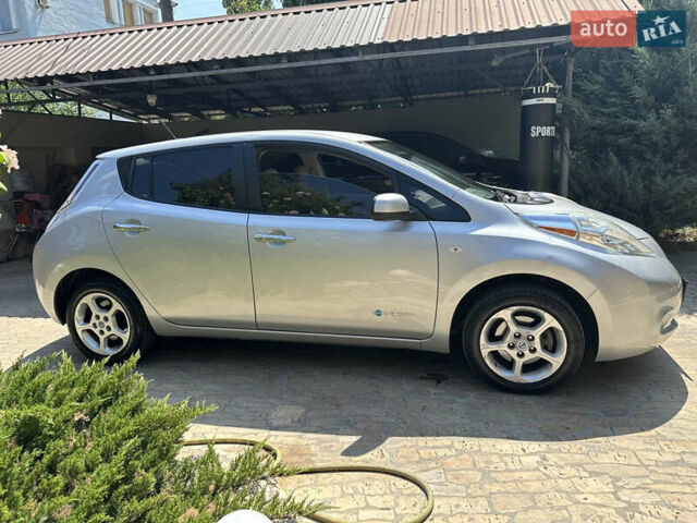 Сірий Ніссан Ліф, об'ємом двигуна 0 л та пробігом 115 тис. км за 5200 $, фото 3 на Automoto.ua