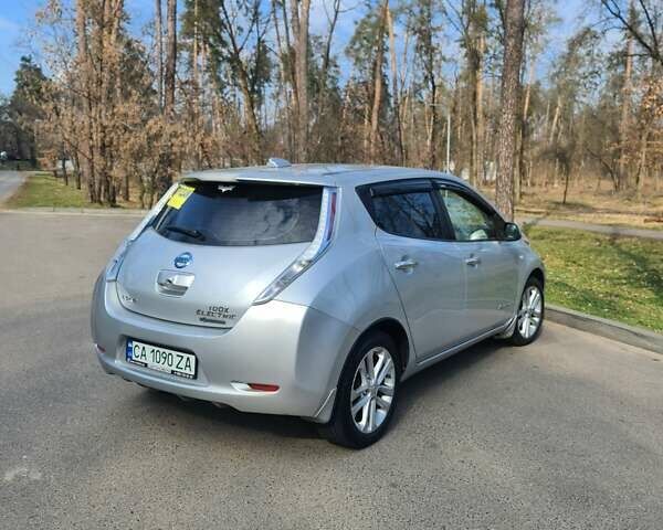 Серый Ниссан Лиф, объемом двигателя 0 л и пробегом 170 тыс. км за 8000 $, фото 7 на Automoto.ua