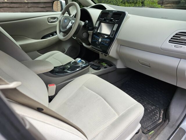 Серый Ниссан Лиф, объемом двигателя 0 л и пробегом 165 тыс. км за 4500 $, фото 4 на Automoto.ua