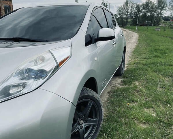 Сірий Ніссан Ліф, об'ємом двигуна 0 л та пробігом 160 тис. км за 4999 $, фото 4 на Automoto.ua