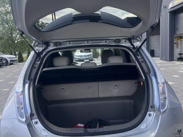 Серый Ниссан Лиф, объемом двигателя 0 л и пробегом 86 тыс. км за 5300 $, фото 19 на Automoto.ua