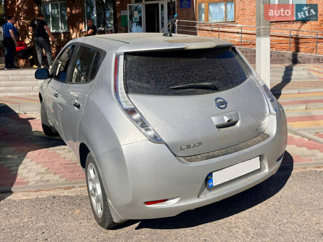 Серый Ниссан Лиф, объемом двигателя 0 л и пробегом 130 тыс. км за 9999 $, фото 6 на Automoto.ua