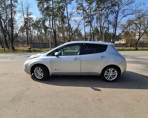 Серый Ниссан Лиф, объемом двигателя 0 л и пробегом 170 тыс. км за 8000 $, фото 6 на Automoto.ua