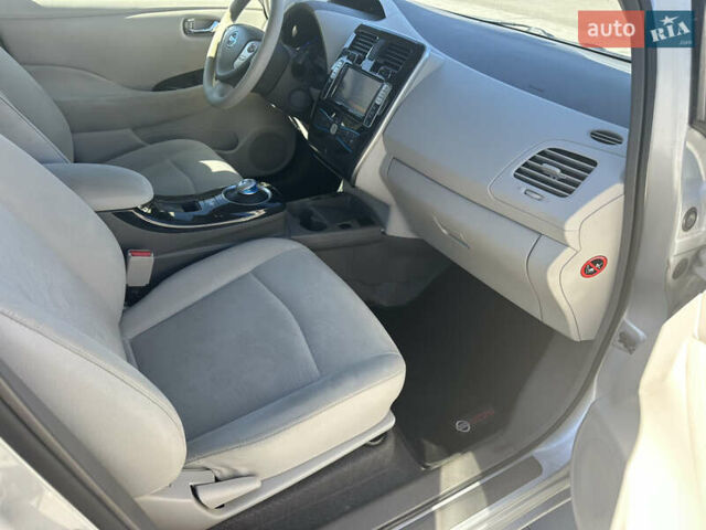 Сірий Ніссан Ліф, об'ємом двигуна 0 л та пробігом 132 тис. км за 5500 $, фото 43 на Automoto.ua
