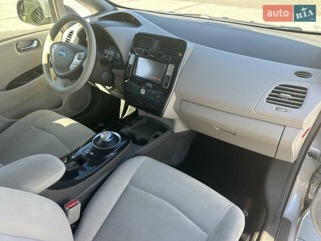 Сірий Ніссан Ліф, об'ємом двигуна 0 л та пробігом 132 тис. км за 5500 $, фото 45 на Automoto.ua