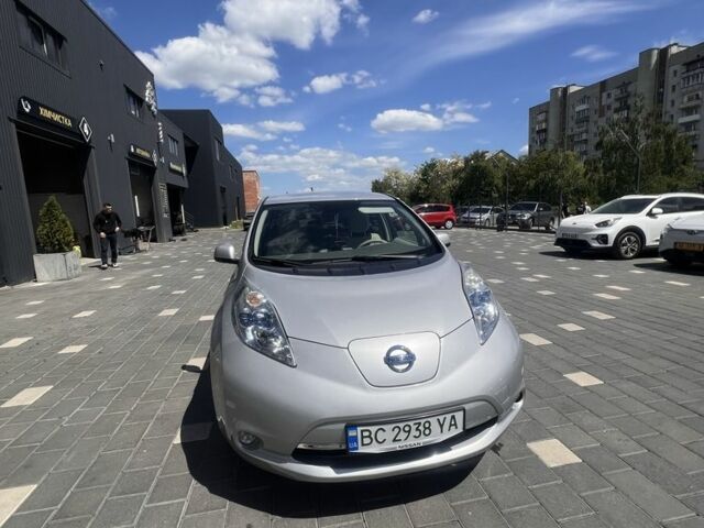 Серый Ниссан Лиф, объемом двигателя 0 л и пробегом 86 тыс. км за 5300 $, фото 2 на Automoto.ua