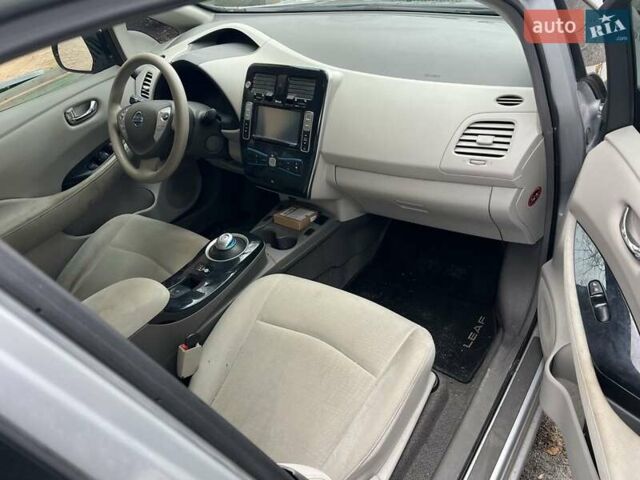 Серый Ниссан Лиф, объемом двигателя 0 л и пробегом 144 тыс. км за 3950 $, фото 4 на Automoto.ua