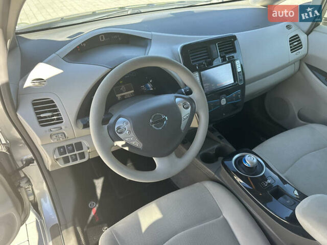 Сірий Ніссан Ліф, об'ємом двигуна 0 л та пробігом 132 тис. км за 5500 $, фото 18 на Automoto.ua